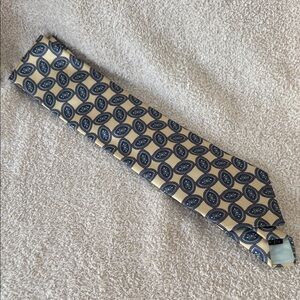 Stylish Geometric Tie in Navy and Cream